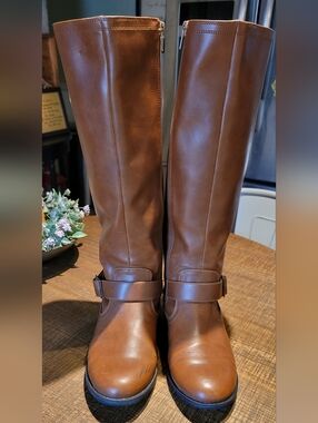 Womens Size 8 AE Boots